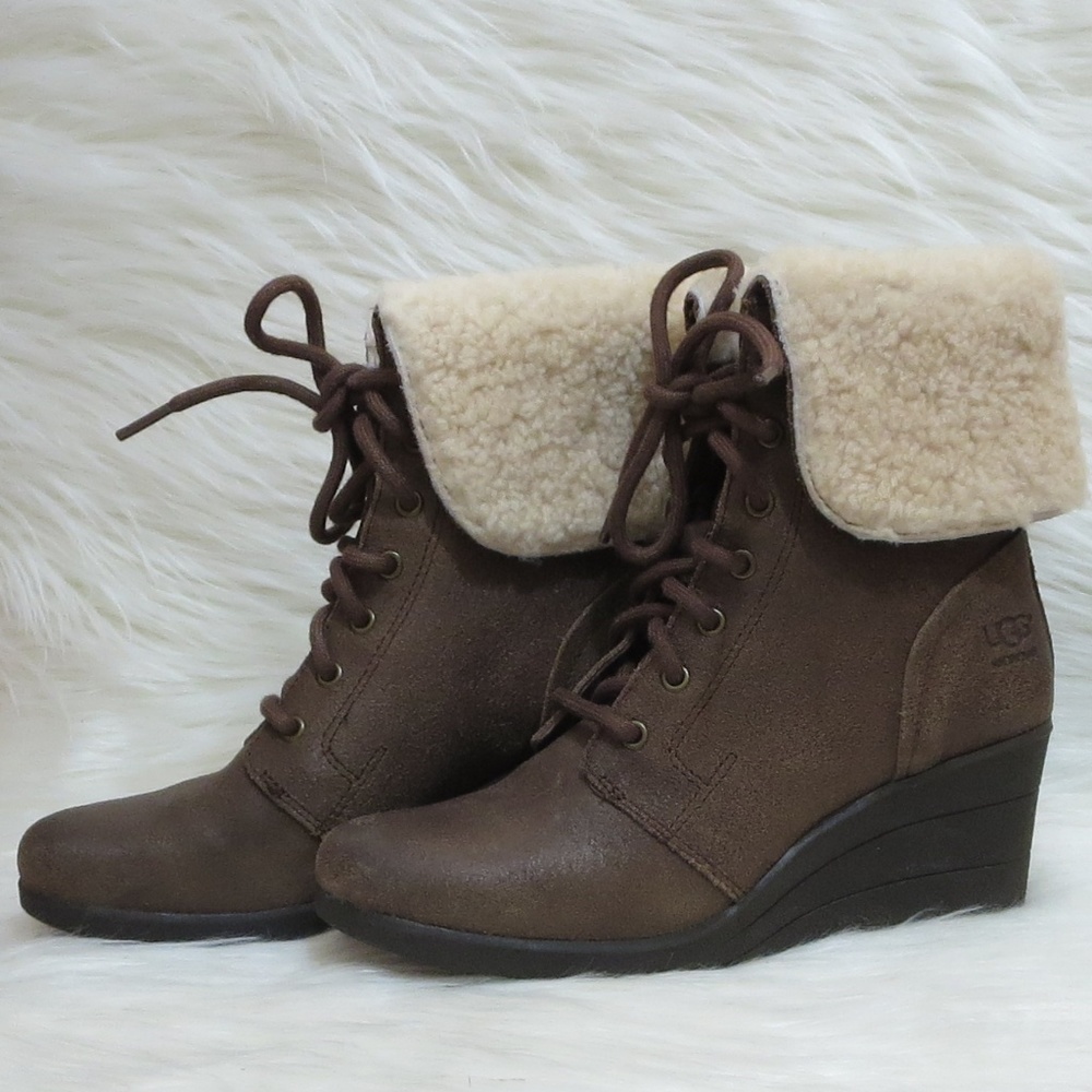 UGG *6* Zea Waterproof Wedge Booties